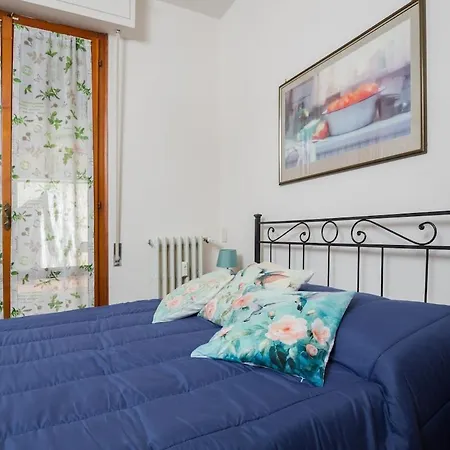 Bright With Large Terrace, Near Florence Appartamento Prato (Prato)