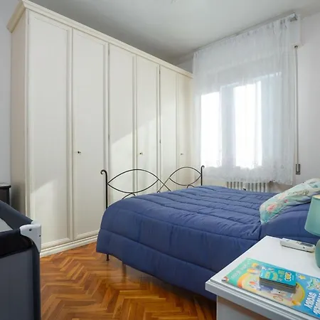 Bright With Large Terrace, Near Florence Appartamento