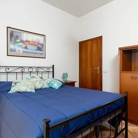 Bright With Large Terrace, Near Florence Appartamento *